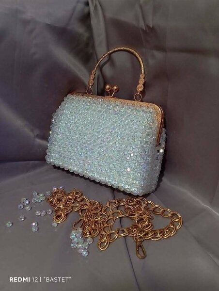 Sac à main perlé élégant