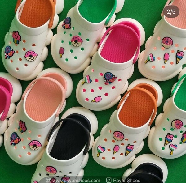 Crocs avec stickers