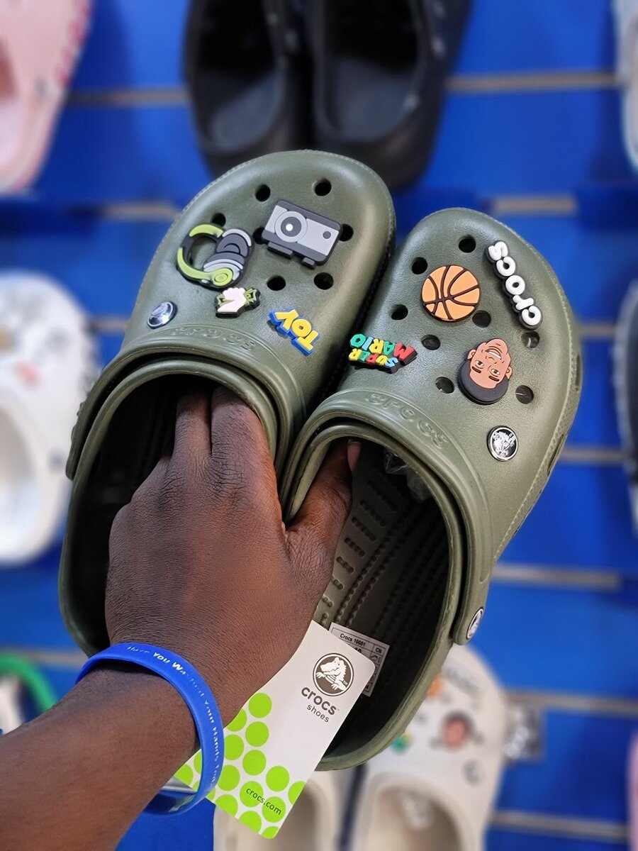 CLASSIC CROCS