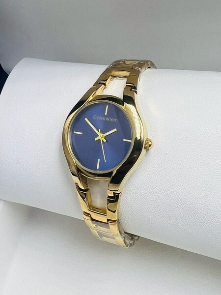 Montre dorée élégante Calvin Klein