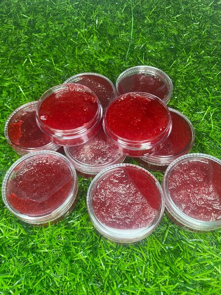 Brillant à lèvres rouge hydratant