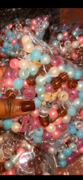 Perles multicolores artisanales