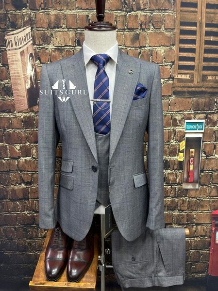 Elegant men's suit 