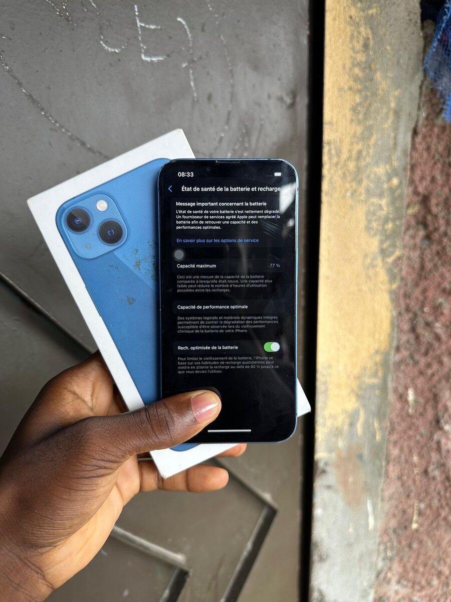 Smartphone bleu dernier modèle