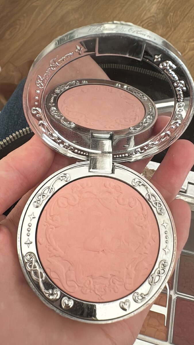 Румяна Flowers knows