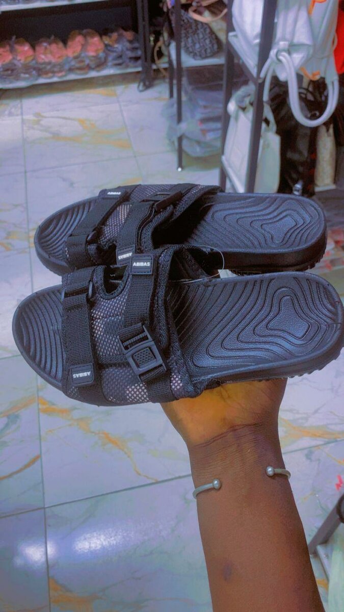 Sandales homme très bon