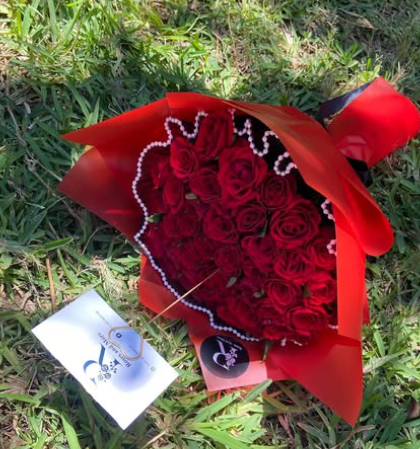 red roses😍🥰