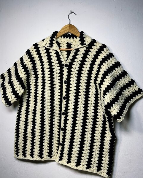 Cardigan en crochet rayé