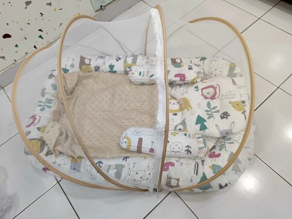 Couffin bébé avec moustiquaire