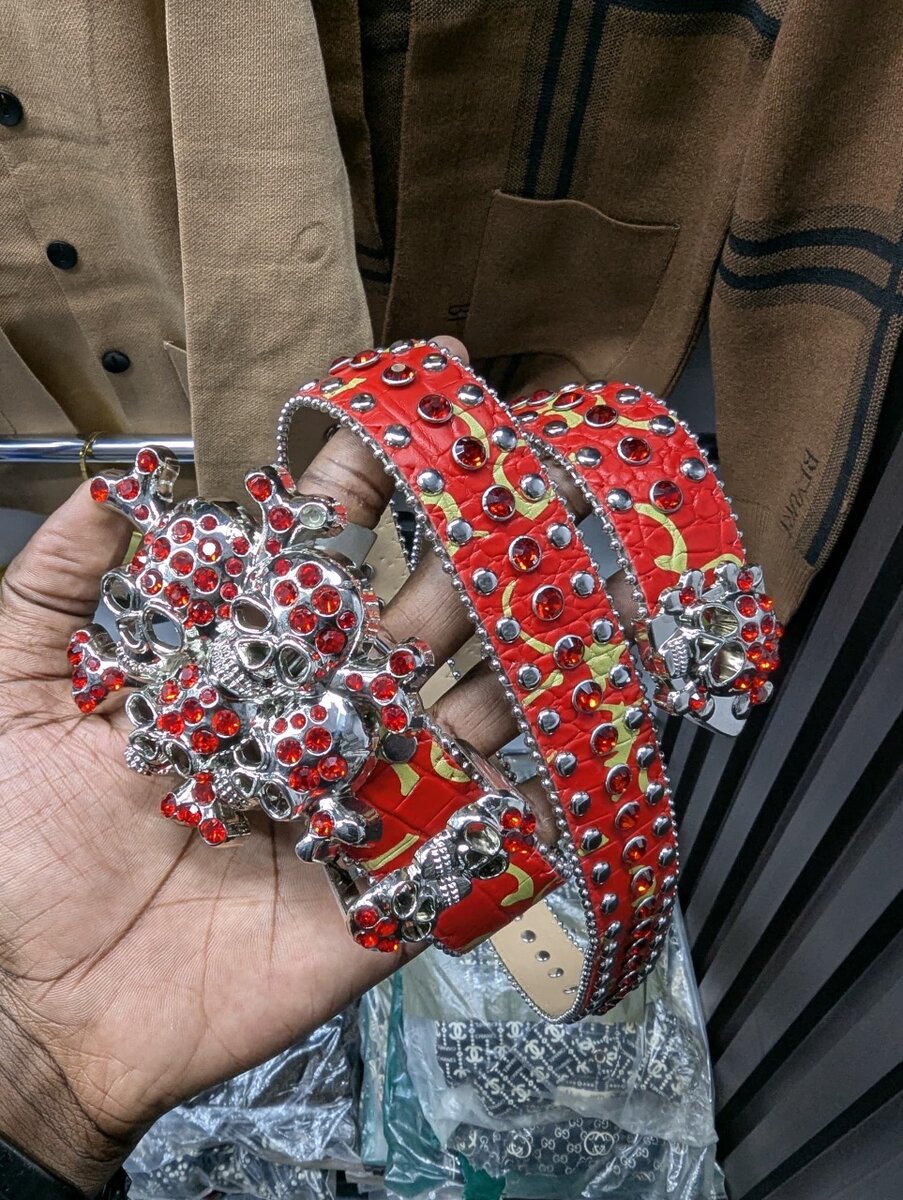 Ceinture Rock avec Crânes et Cristaux