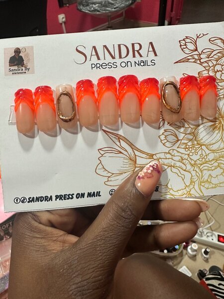Ongles pressés Sandra rouge élégant