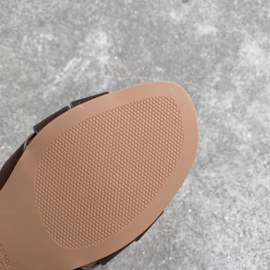 Sandales en cuir tressé femme