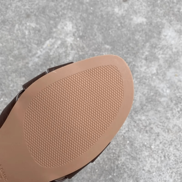 Sandales en cuir tressé femme