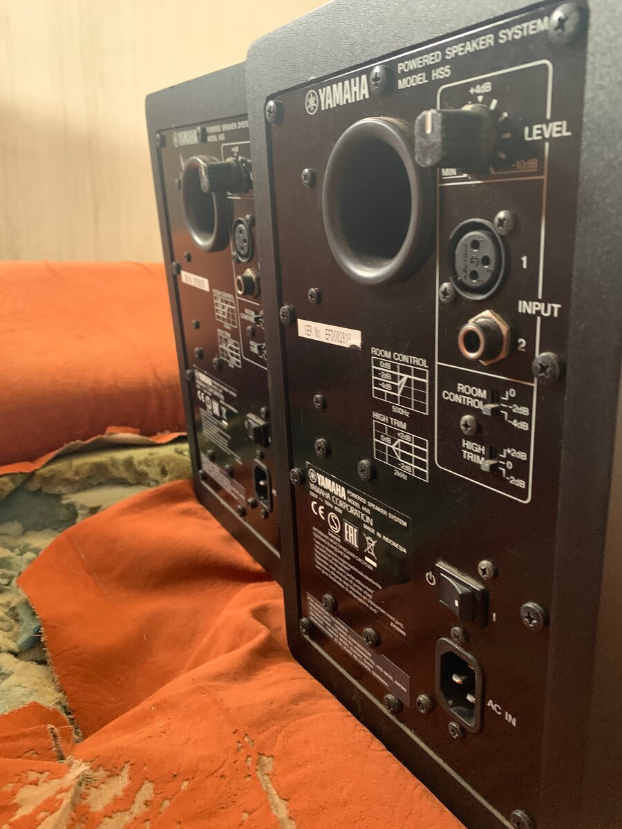 Yamaha HS5 Studio Monitors