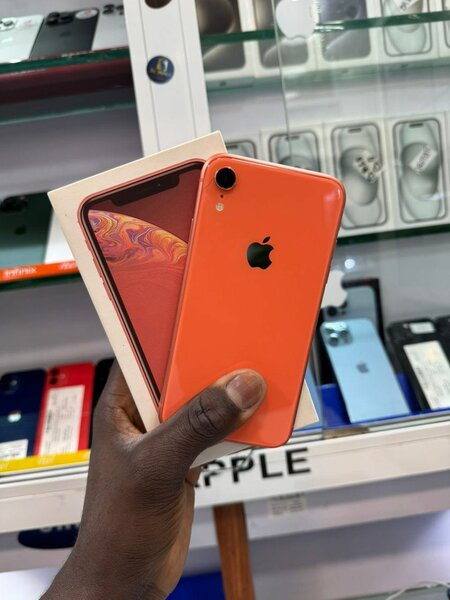 iPhone XR 128go quasi neuf propre avec son carton