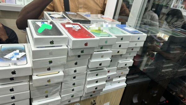 iphone neuf scellé disponible*  iPhone XR 64giga : 130.000 i