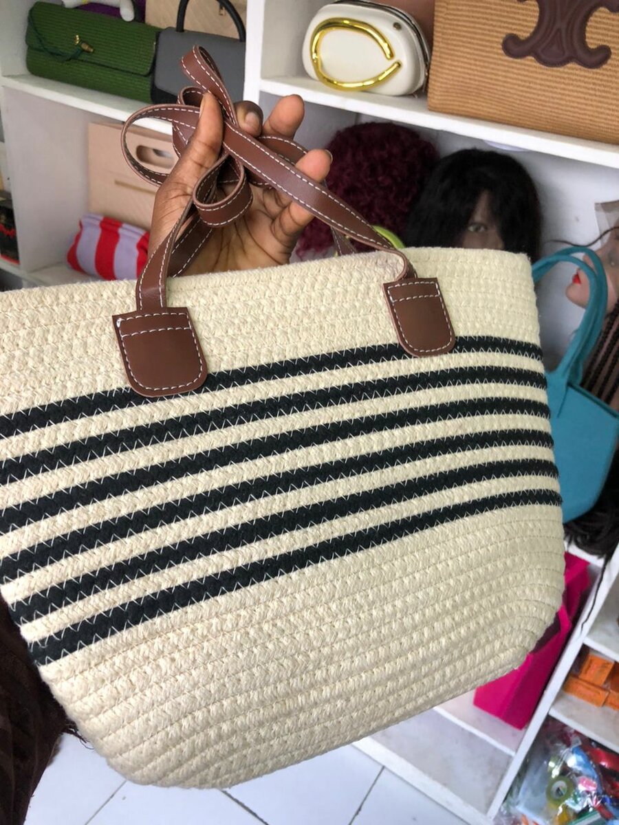 Sac à main en paille rayé