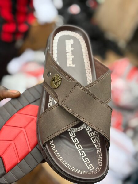 Sandales Croisées en Cuir Homme