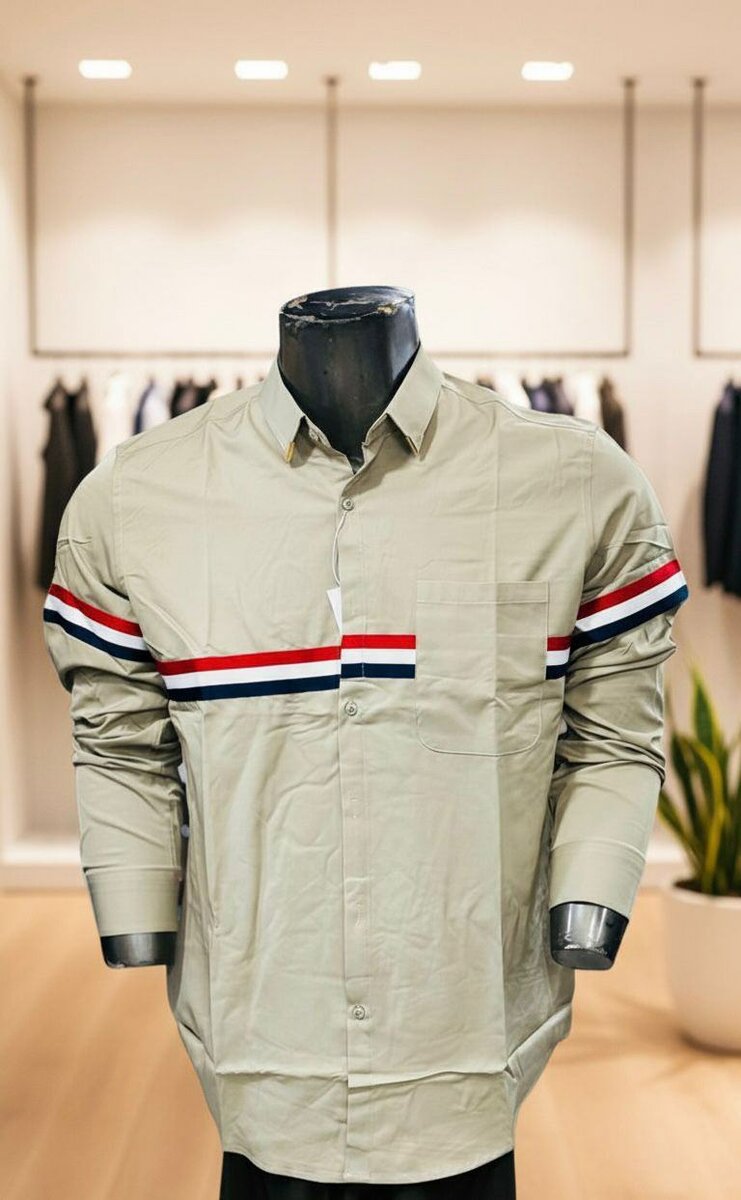 Chemise beige à rayures