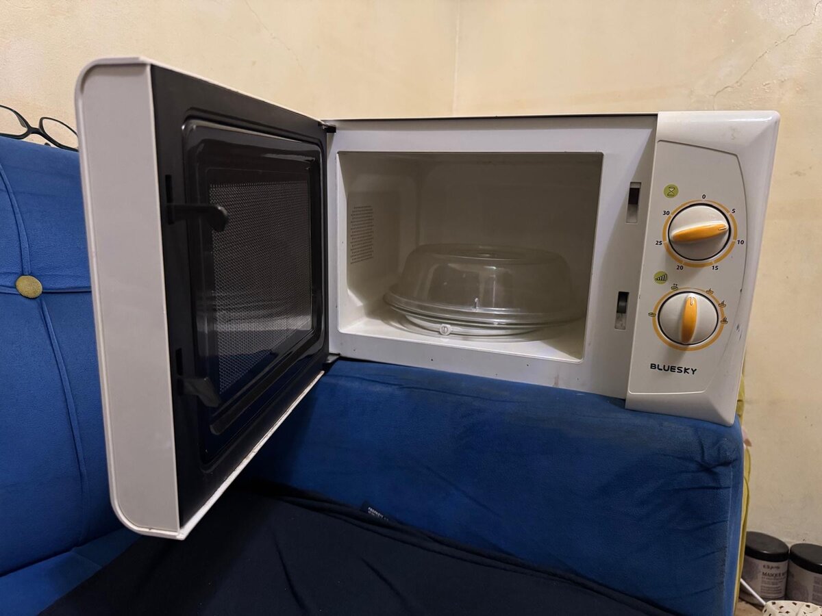 Micro-ondes compact blanc