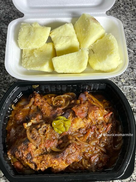 Poulet épicé avec igname