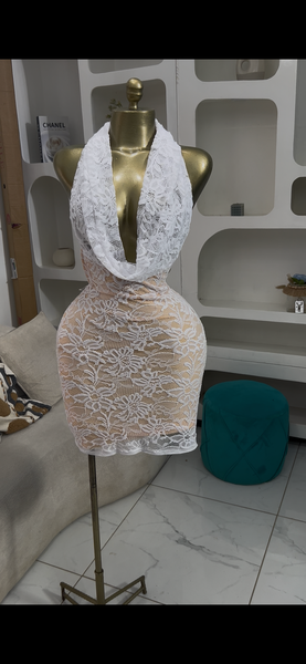 Robe en dentelle blanche élégante