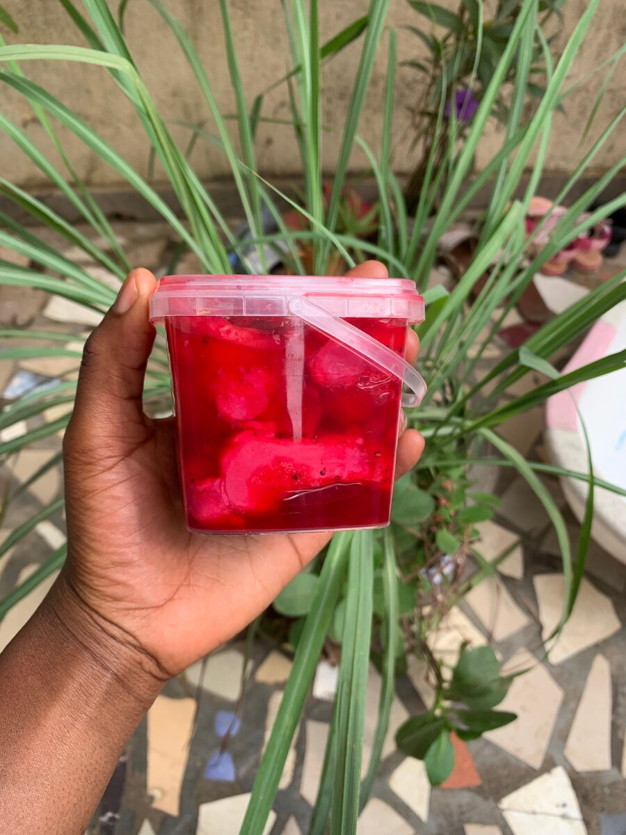 Assortiment de fruits en conserve