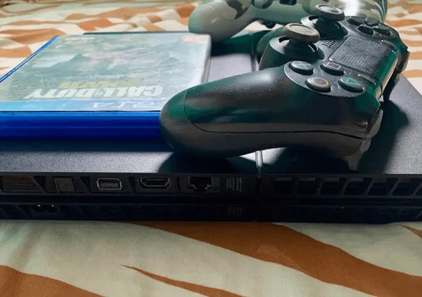 Console Sony PS4 avec Jeux