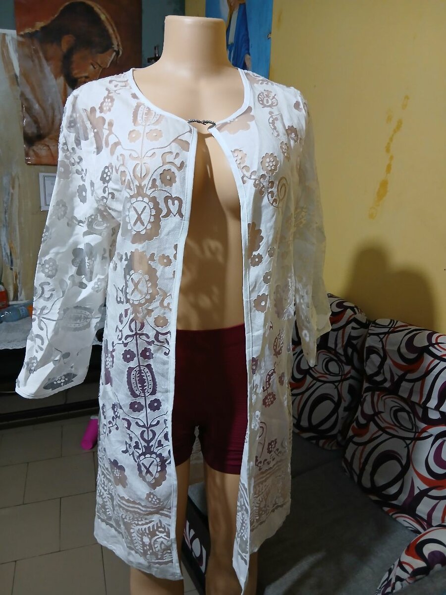 Robe Noire Fleurie Élégante