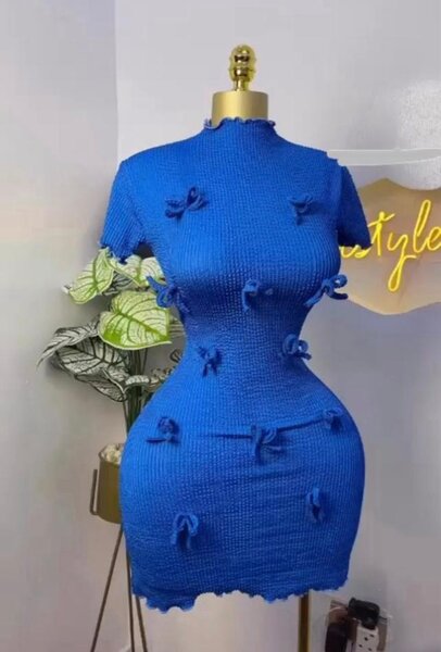 Robe moulante noeuds bleue
