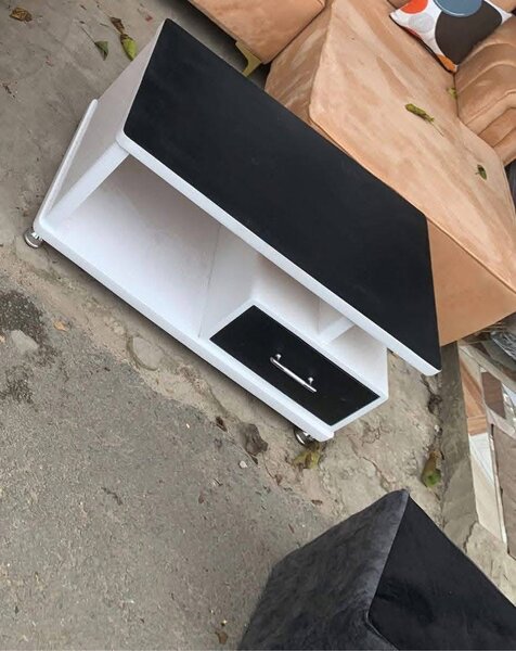 Table TV moderne avec tiroir