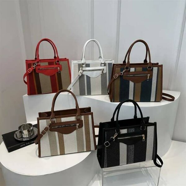 Sac à main à rayures élégant