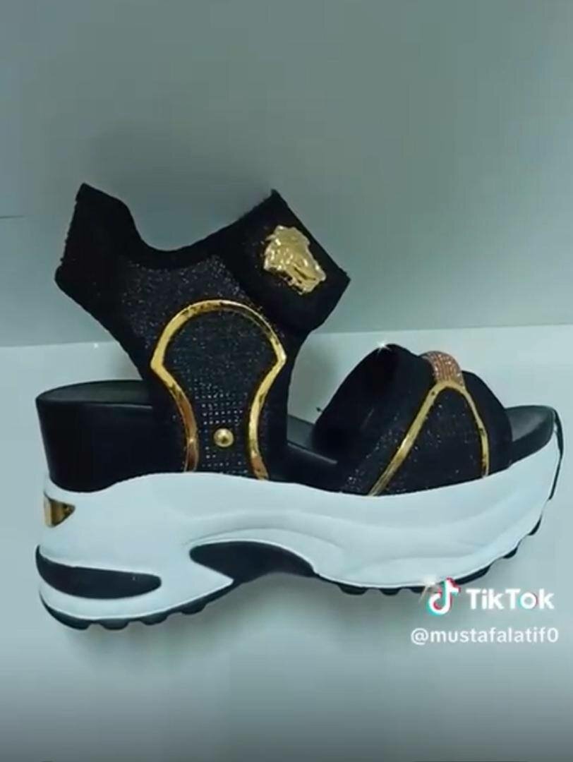 Sandales compensées élégantes