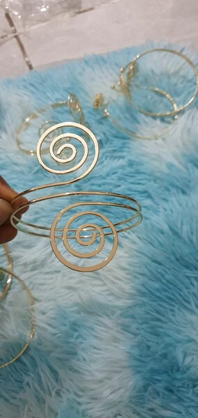 Bracelet en spirale dorée