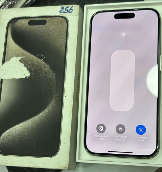 iPhone 15 pro 256 Go