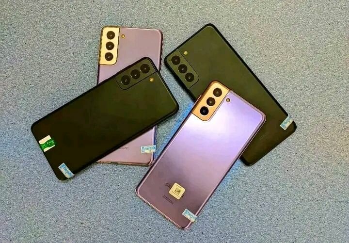 Smartphone Moderne avec Triple Caméra