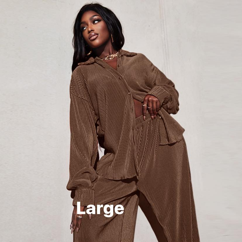 ensemble de vêtements brun