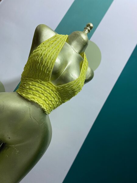 Haut jaune dos nu sexy