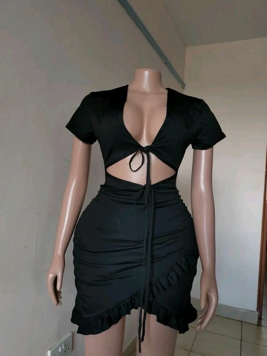 Robe moulante noire élégante