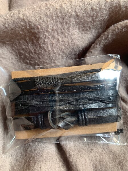 Bracelets en cuir noir