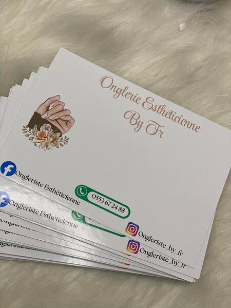 Cartes pour press on nails