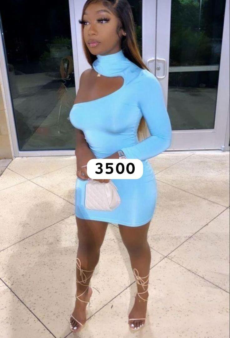 Robe dos nu élégante en satin