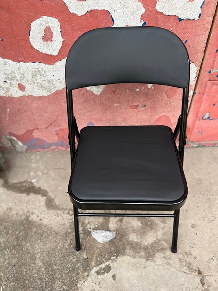 Chaise pliante noire pratique