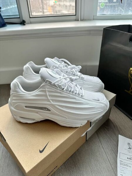 Baskets unisex noires et blanches