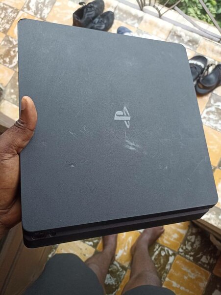 PS4 SLIM ( cracké)