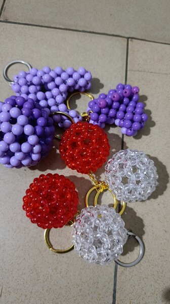 Porte-clés boule perles