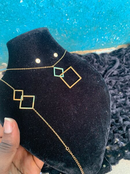 Collier et Boucles d'Oreilles Dorés