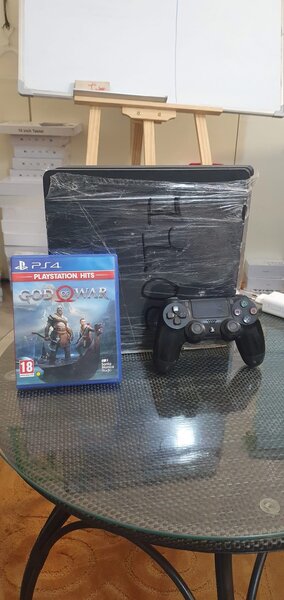 Console de jeu PS4 avec jeux