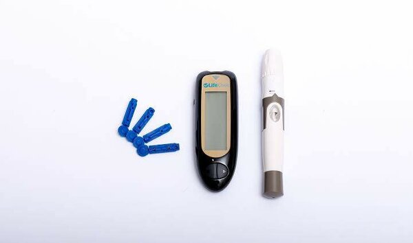LIFECHECK GLUCOMETER WITH 10 STRIPS