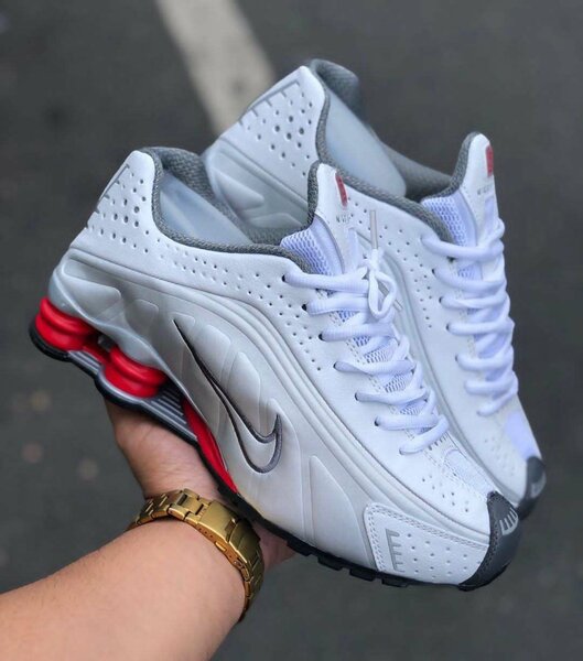 NIKE SHOX R4